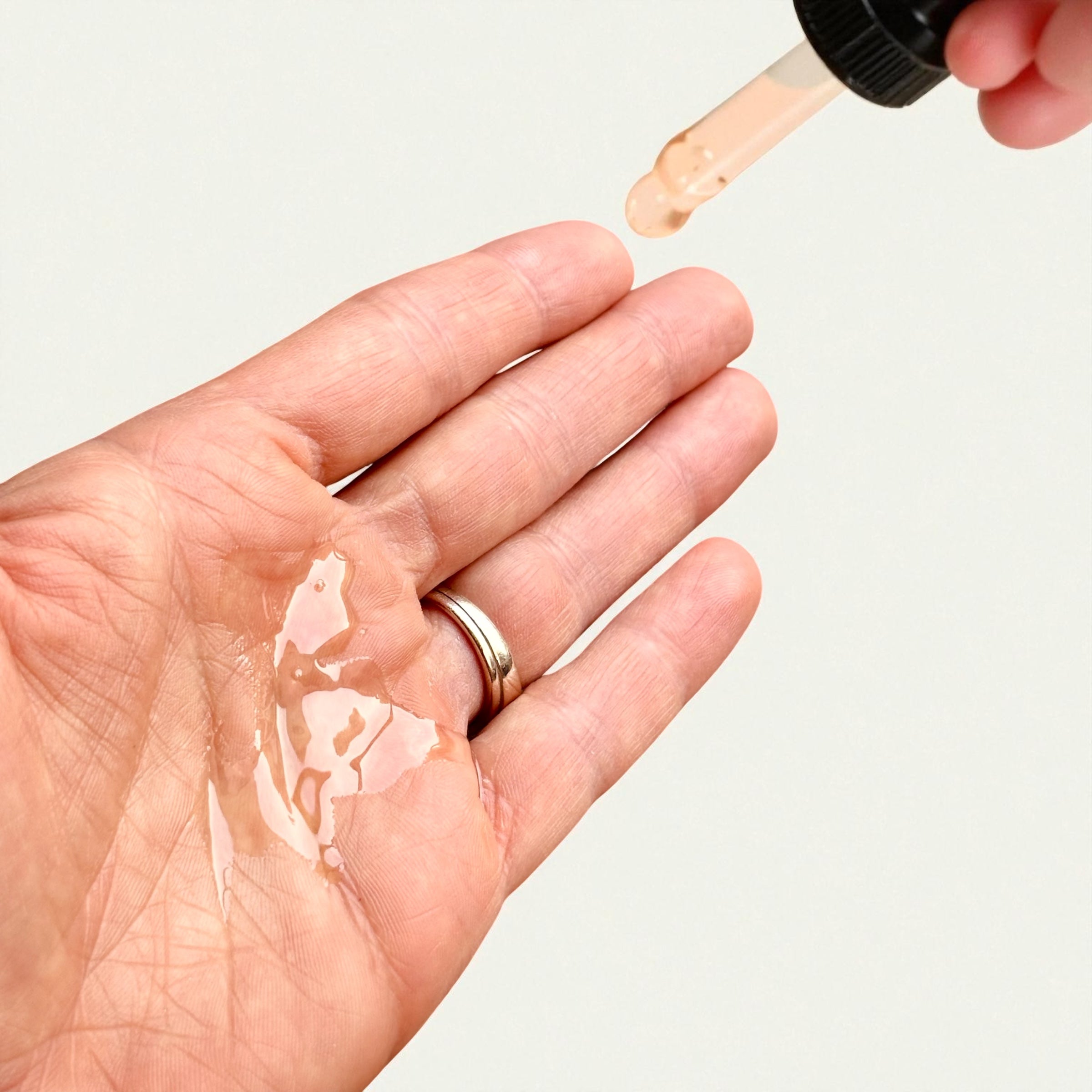 Daily Lightweight Hair Serum for Ends & Frizz Control